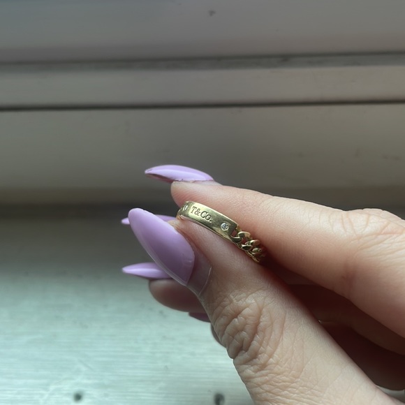 18k Gold Tiffany and Co Ring - Picture 4 of 8